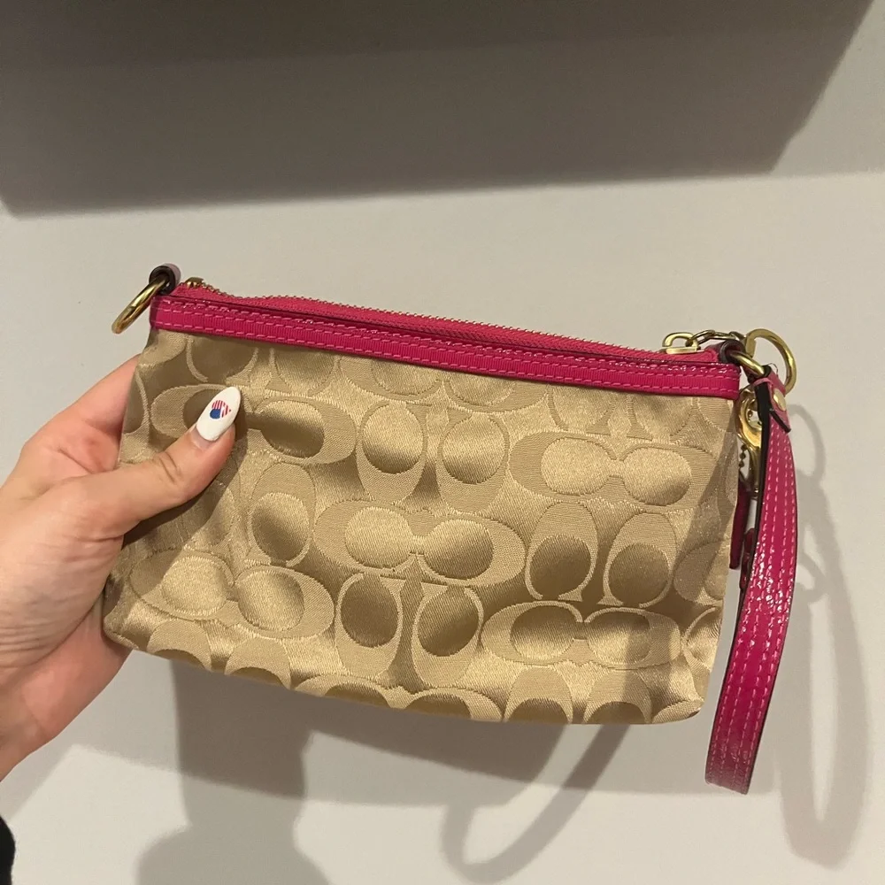 NWOT COACH POPPY wristlet - Picture 2 of 5